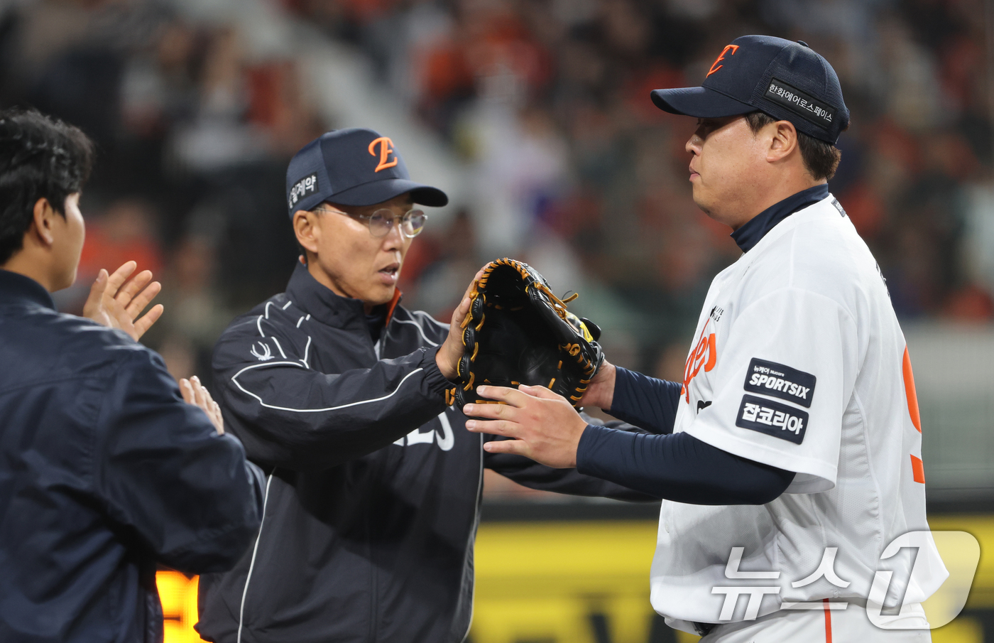 (대전=뉴스1) 김기태 기자 = 30일 대전 한화생명볼파크에서 열린 2026 신한 SOL KBO리그 SSG 랜더스와 한화 이글스 경기에서 한화 선발 투수 류현진이 4회초를 마무리하 …