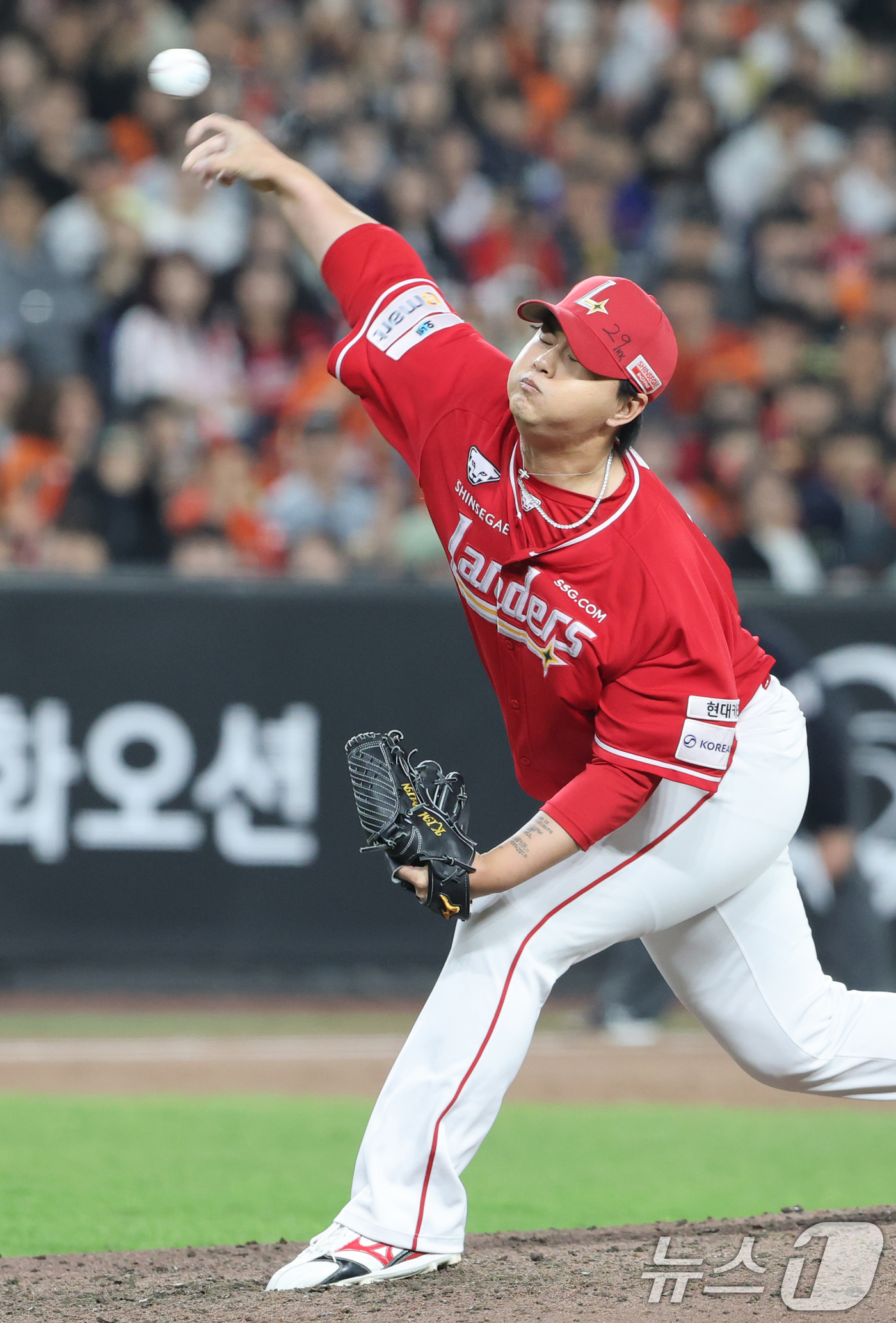 (대전=뉴스1) 김기태 기자 = 30일 대전 한화생명볼파크에서 열린 2026 신한 SOL KBO리그 SSG 랜더스와 한화 이글스 경기에서 교체 투입된 SSG 투수 김민이 역투하고 …