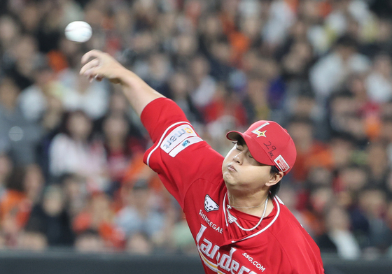 6회말 마운드 오른 김민