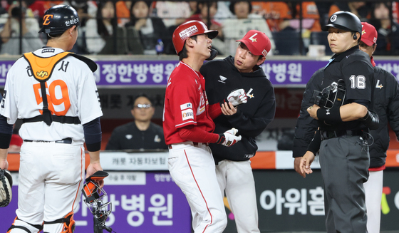 고통스러워하는 안상현