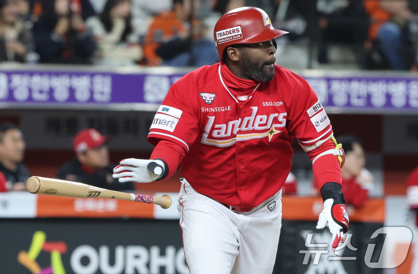 (대전=뉴스1) 김기태 기자 = 30일 대전 한화생명볼파크에서 열린 2026 신한 SOL KBO리그 SSG 랜더스와 한화 이글스 경기에서 7회초 2사 만루 상황 SSG 에레디아가 …