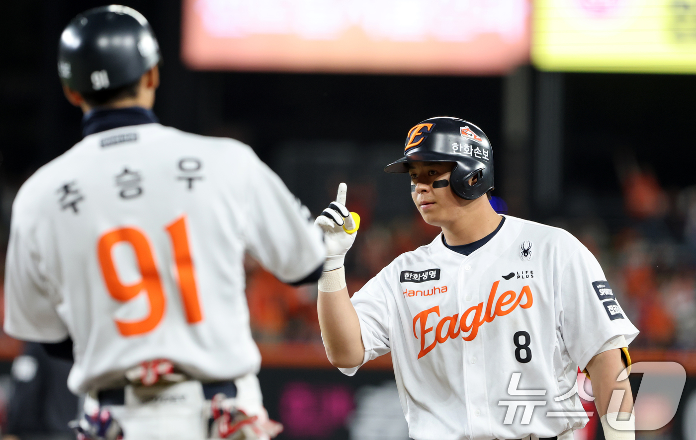 (대전=뉴스1) 김기태 기자 = 30일 대전 한화생명볼파크에서 열린 2026 신한 SOL KBO리그 SSG 랜더스와 한화 이글스 경기에서 7회말 2사 만루 상황 한화 노시환이 2타 …