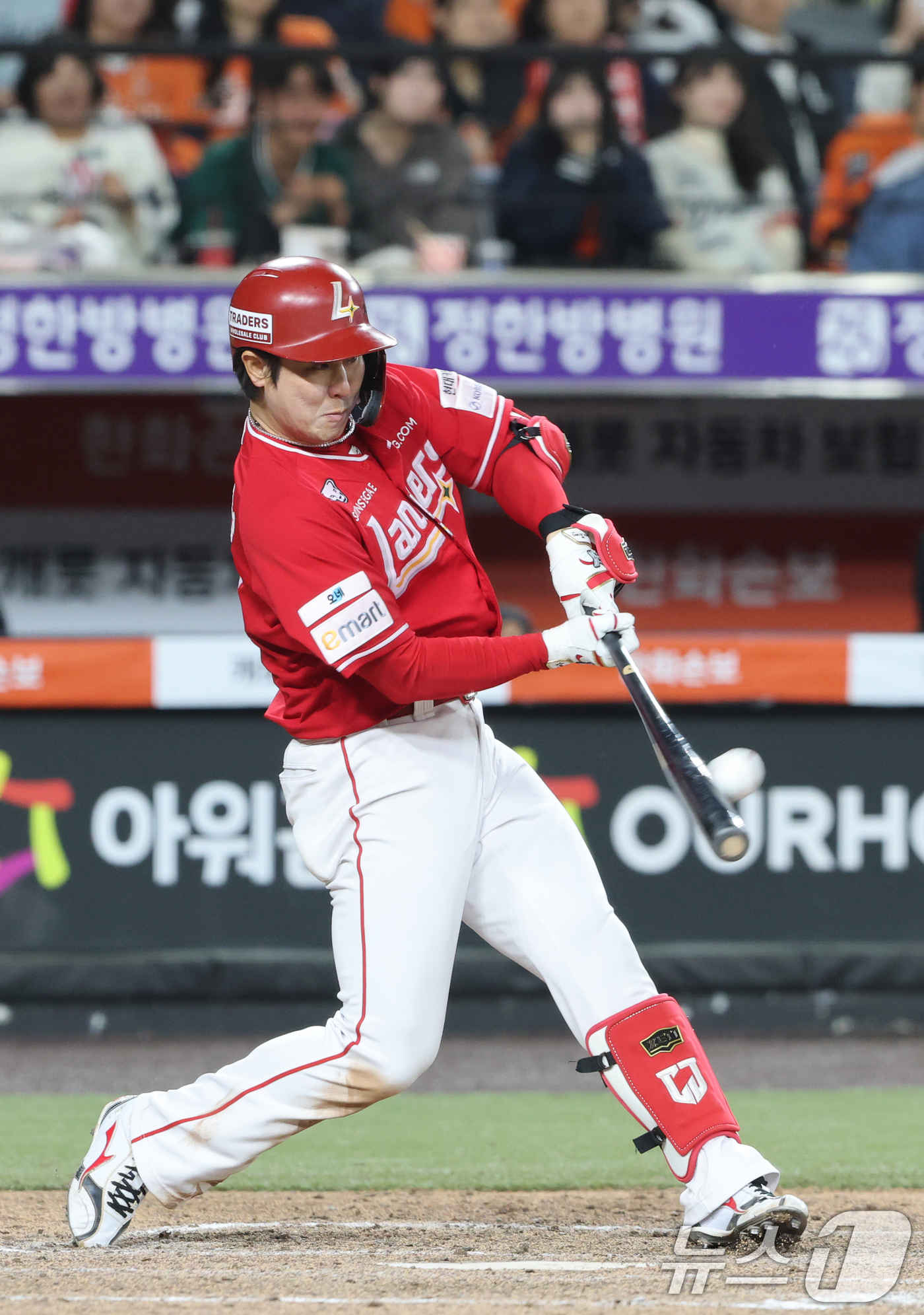(대전=뉴스1) 김기태 기자 = 30일 대전 한화생명볼파크에서 열린 2026 신한 SOL KBO리그 SSG 랜더스와 한화 이글스 경기에서 8회초 2사 1, 3루 상황 SSG 최정이 …