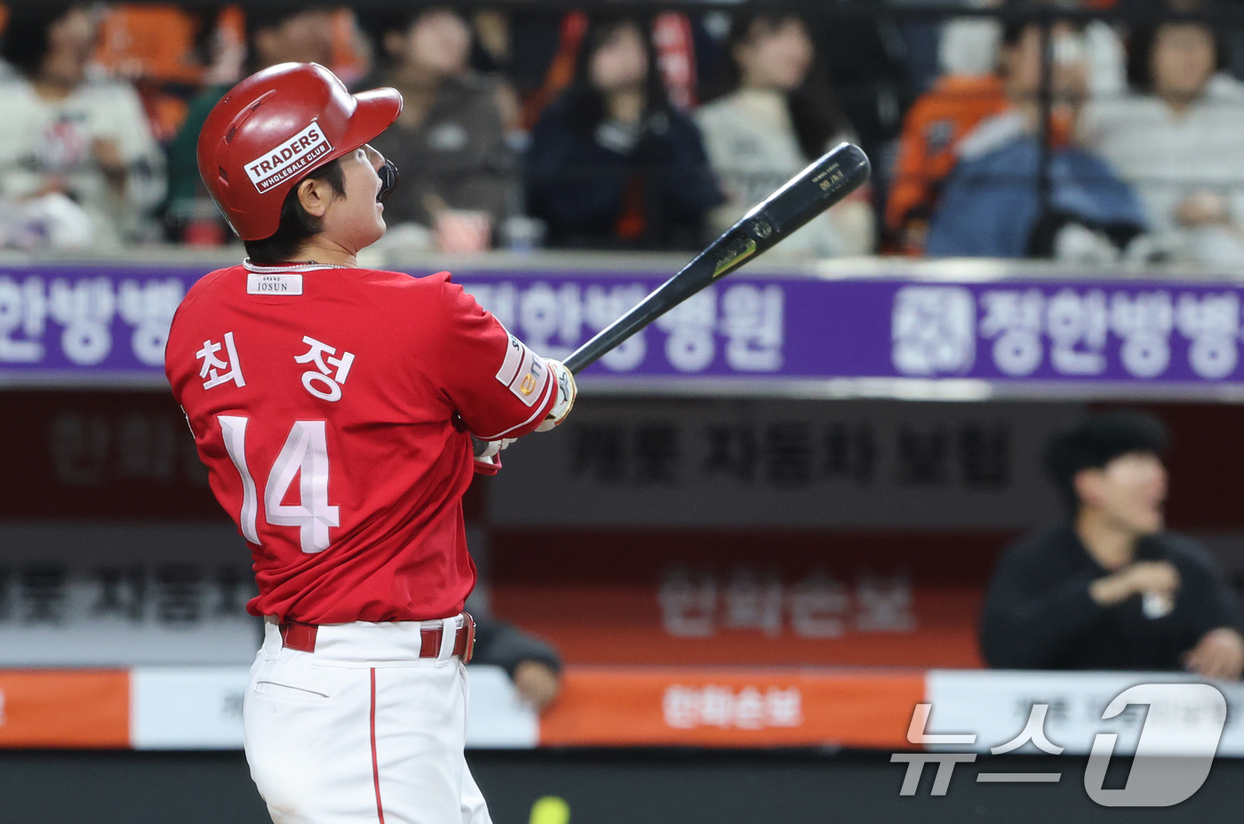 (대전=뉴스1) 김기태 기자 = 30일 대전 한화생명볼파크에서 열린 2026 신한 SOL KBO리그 SSG 랜더스와 한화 이글스 경기에서 8회초 2사 1, 3루 상황 SSG 최정이 …