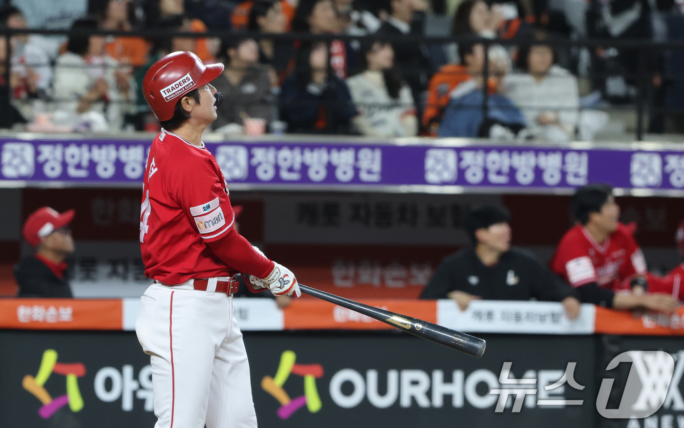 (대전=뉴스1) 김기태 기자 = 30일 대전 한화생명볼파크에서 열린 2026 신한 SOL KBO리그 SSG 랜더스와 한화 이글스 경기에서 8회초 2사 1, 3루 상황 SSG 최정이 …