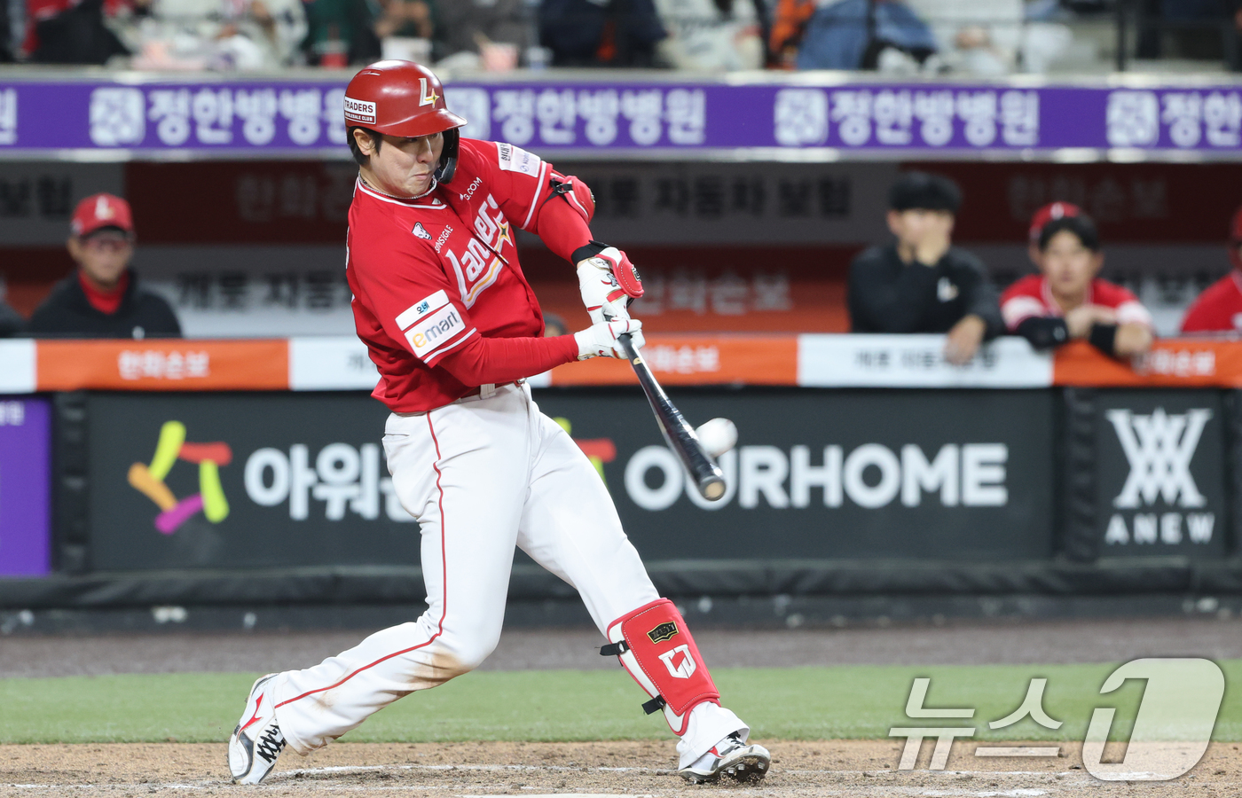 (대전=뉴스1) 김기태 기자 = 30일 대전 한화생명볼파크에서 열린 2026 신한 SOL KBO리그 SSG 랜더스와 한화 이글스 경기에서 8회초 2사 1, 3루 상황 SSG 최정이 …