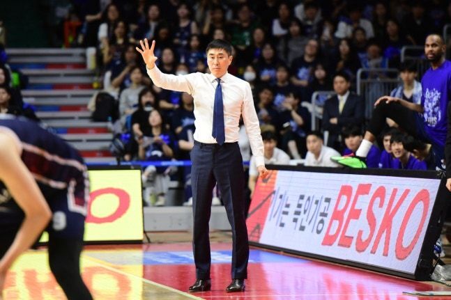 본문 이미지 - 부산 KCC 이상민 감독. (KBL 제공)