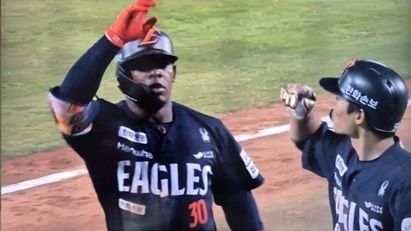 '불금야구' 박용택, 페라자 홈런에 "최신상 기술" 극찬