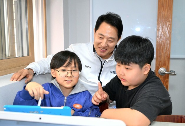 [동정]오세훈, '꿈나무키우미돌봄센터' 방문…"더 나은 교육 지원"