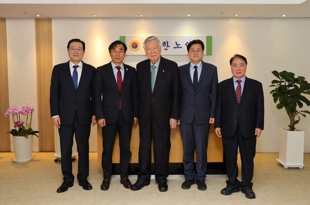 대한노인회 "출퇴근시간 무임승차 제한 우려"…靑 "계획 없어"