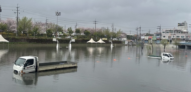 부산 지역, 강풍과 호우에 침수·간판 넘어짐 사고 잇달아
