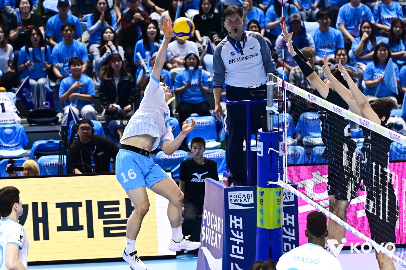 본문 이미지 - 현대캐피탈과 대한항공의 경기 모습(KOVO제공) 