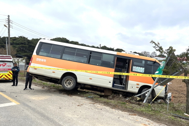전북 김제서 시내버스와 승용차 '꽝'…5명 경상