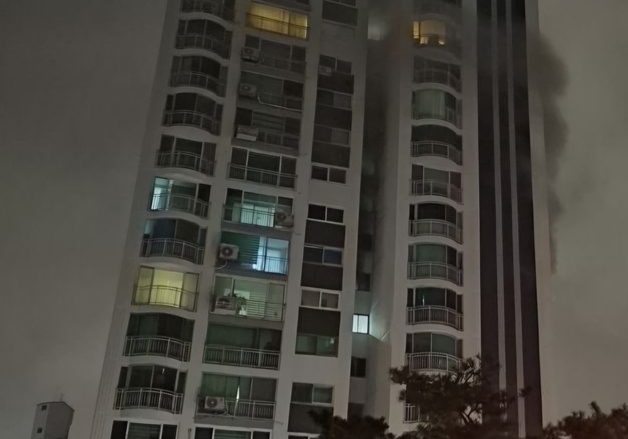 수원 정자동 22층 아파트 9층서 화재…주민 11명 대피