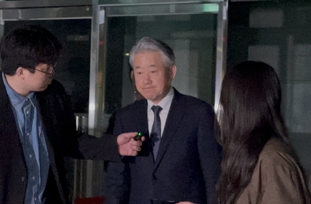 '억대 뇌물' 의혹 강호동 농협회장 18시간 밤샘 조사…"오해 설명했다"(종합)