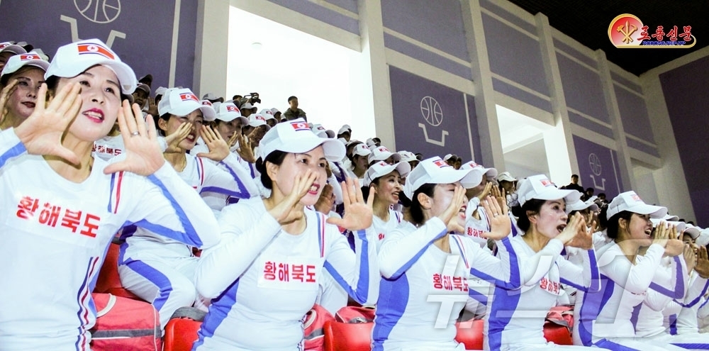 (평양 노동신문=뉴스1) = 북한 노동당 기관지 노동신문은 5일 '전국도대항군중체육대회 2026'가 연일 성황리에 진행되고 있다고 보도했다. 함흥시에서 농구(여자), 정구(소프트테 …