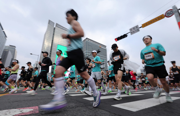 [뉴스톡톡] "단순 후원은 옛말"…직접 '러닝판' 짜는 식품업계