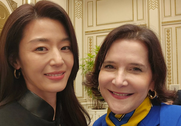 이다도시, 전지현과 인증샷 "한불수교 140주년 행사서 만나" [N샷]