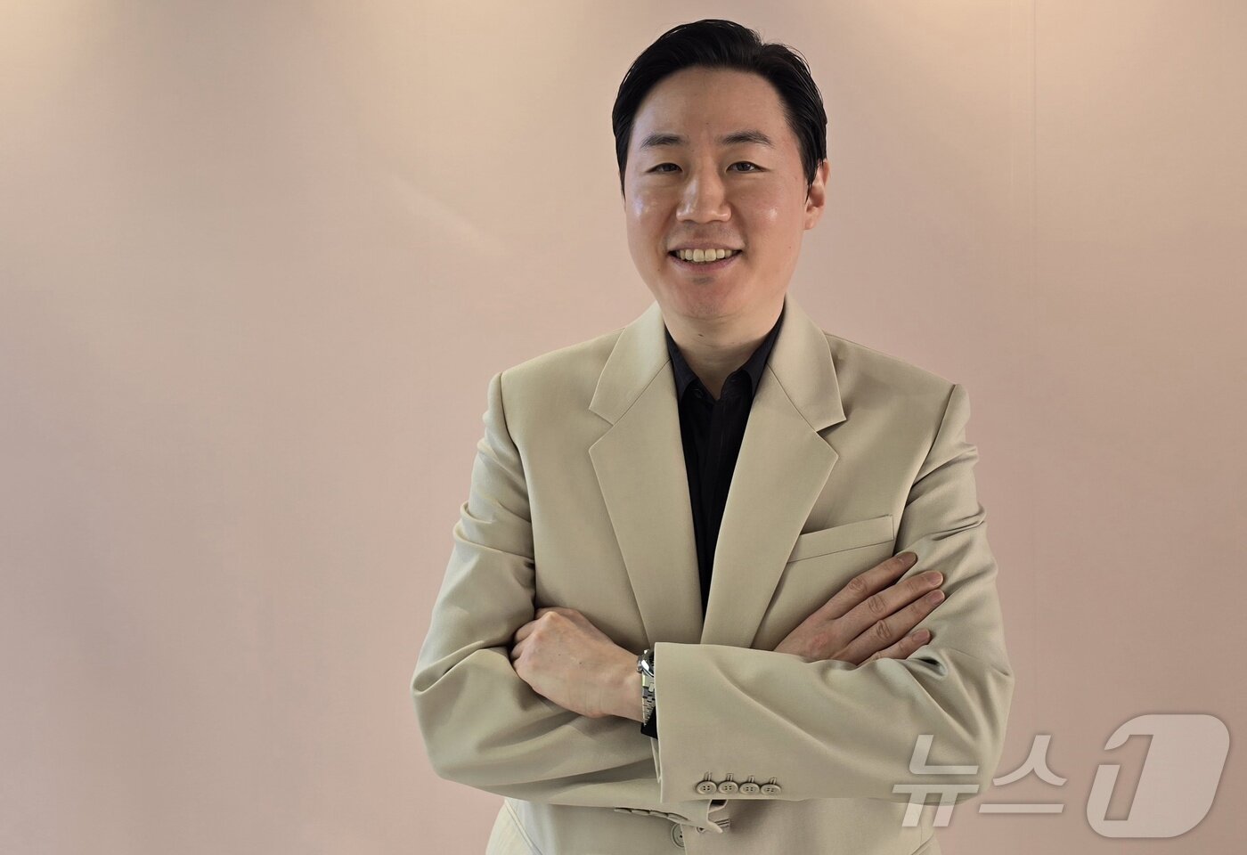 본문 이미지 - 지난 3일 일본 도쿄 오모테산도 인근에서 레페리가 주관해 개최한 '1% K-뷰티 셀렉트 스토어 도쿄'(SELECT STORE TOKYO) 현장에서 만난 최인석 레페리 대표. ⓒ 뉴스1 최소망