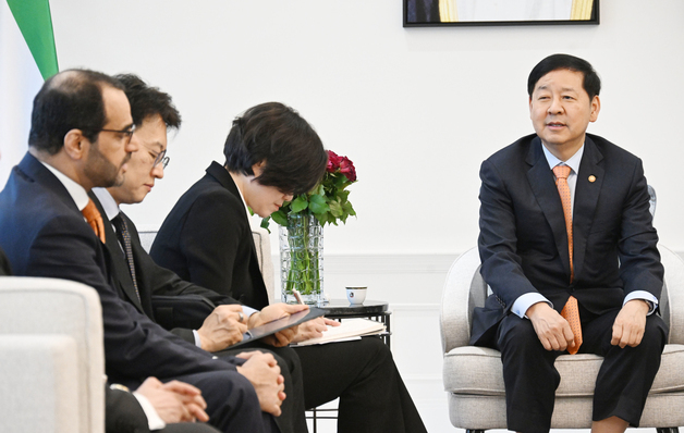 구윤철 "경제 전시상황"…걸프국 대사들 "韓에 최우선 공급 노력"