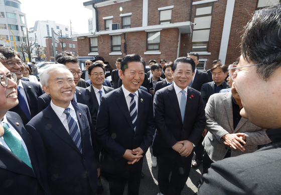 부활절 광주5.18기념성당 찾은 정청래