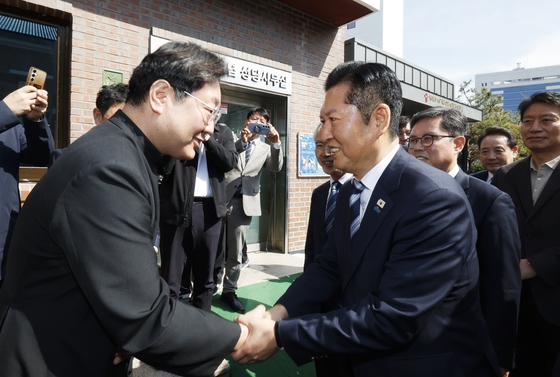 부활절 광주5.18기념성당 찾은 정청래 대표