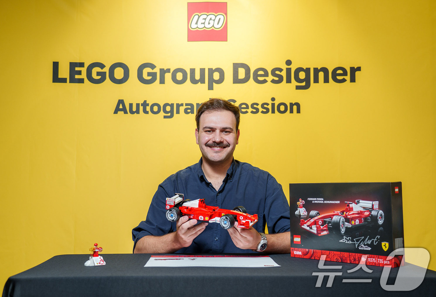 (서울=뉴스1) = 지난 4일 오후 서울 송파구 공식 레고스토어 롯데월드몰점에서 레고코리아(LEGO Korea)가 본사 모델 디자이너 페드로 카브라우 도스 산토스(Pedro Cab …