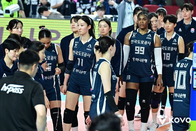 '감독 경질' 도로공사 최악 결말…우승·이미지 다 놓치고 '빈손'