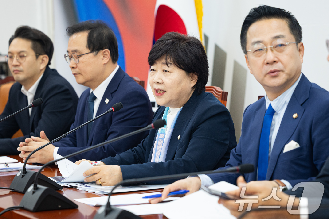 (서울=뉴스1) 유승관 기자 = 서영교 국회 윤석열 정권 정치검찰 조작기소 의혹 사건 진상규명 국정조사특별위원회 위원장이 5일 서울 여의도 국회에서 열린 조작기소 국정조사특별위원회 …