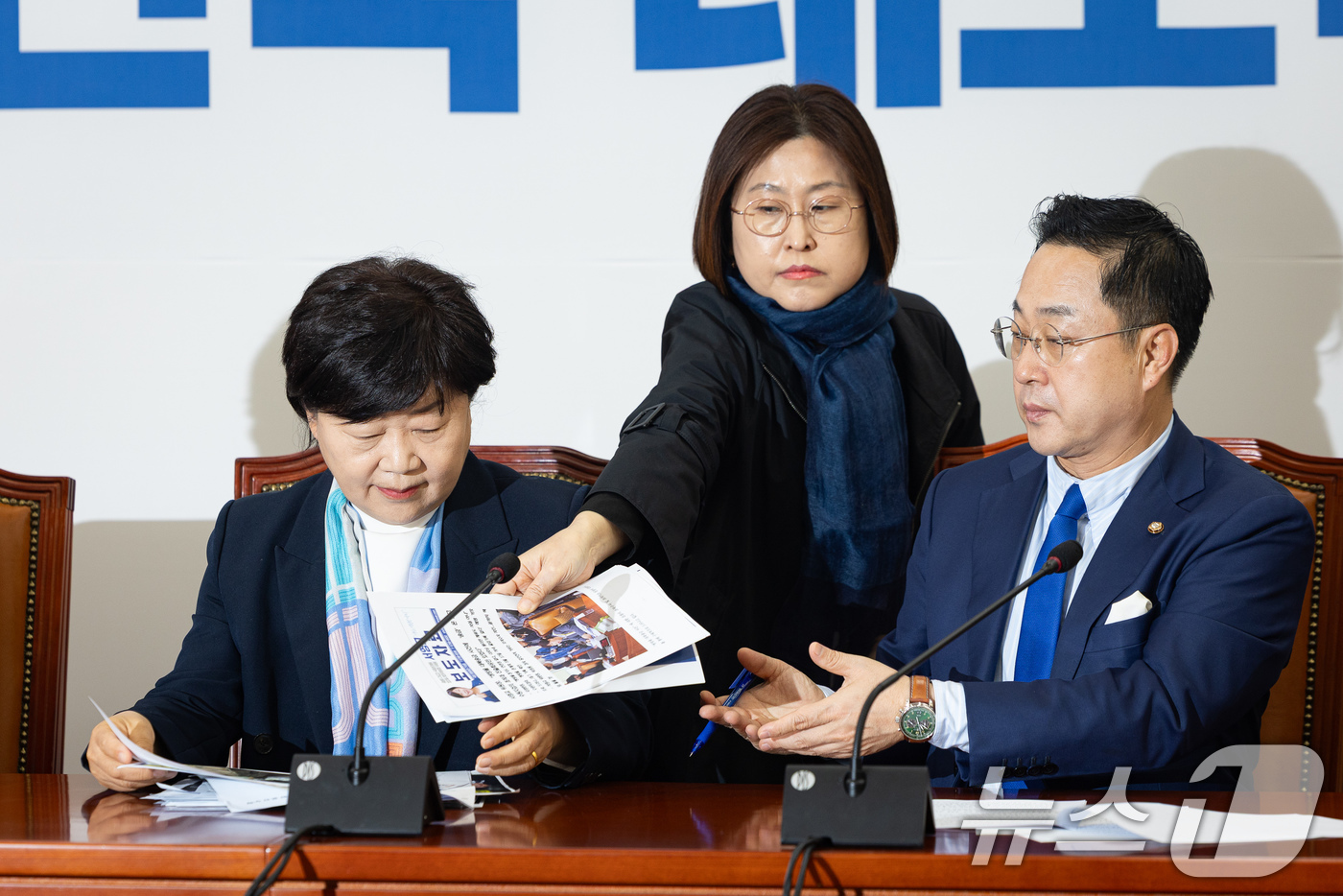 (서울=뉴스1) 유승관 기자 = 서영교 국회 윤석열 정권 정치검찰 조작기소 의혹 사건 진상규명 국정조사특별위원회 위원장이 5일 서울 여의도 국회에서 열린 조작기소 국정조사특별위원회 …