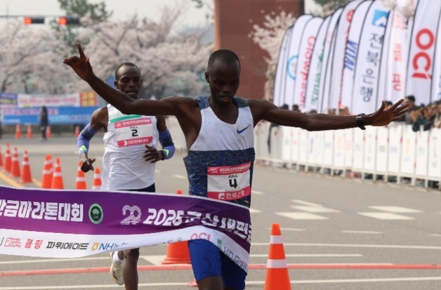 케냐 킵케보이, 군산새만금 마라톤 대회신 우승…2시간 7분 15초
