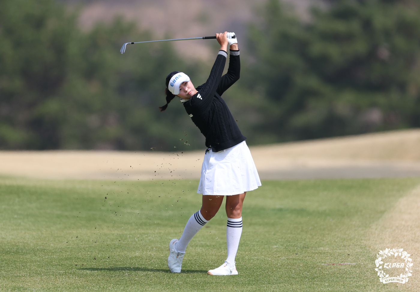 (서울=뉴스1) = 서교림이 5일 경기 여주 더시에나 벨루토CC에서 열린 더시에나오픈2026 파이널라운드 3번홀에서 아이언샷을 하고 있다. (KLPGA 제공. 재판매 및 DB 금지 …