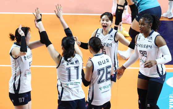 득점 기뻐하는 한국도로공사