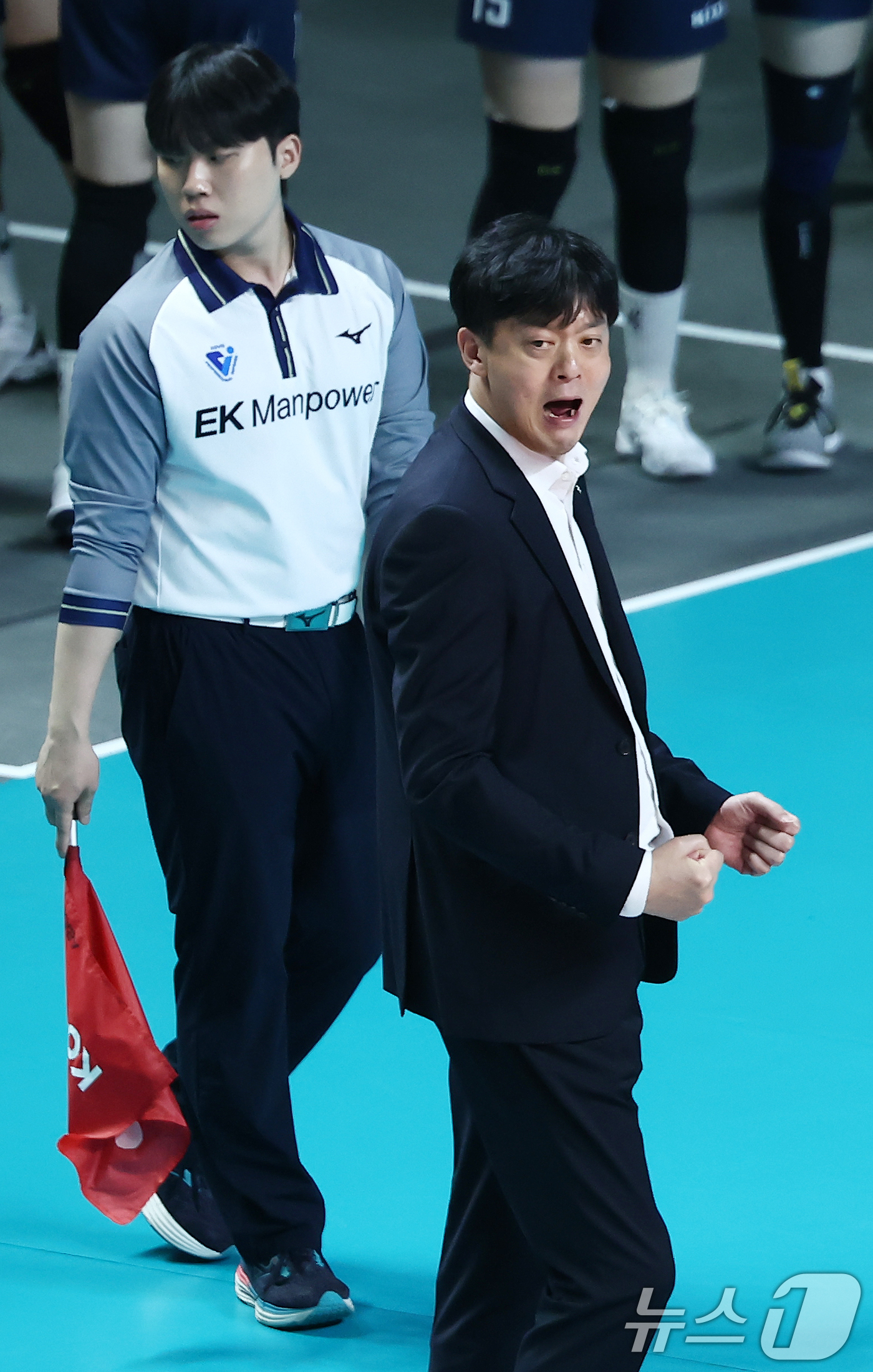 (서울=뉴스1) 김민지 기자 = 5일 오후 서울 중구 장충체육관에서 열린 2025-2026 진에어 V리그 여자부 챔피언결정전 3차전 GS칼텍스와 한국도로공사의 경기, GS칼텍스 이 …