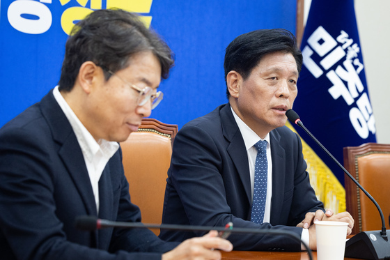 與 "하정우, 부산 미래 상징할 인재…정청래 직접 만날 예정"