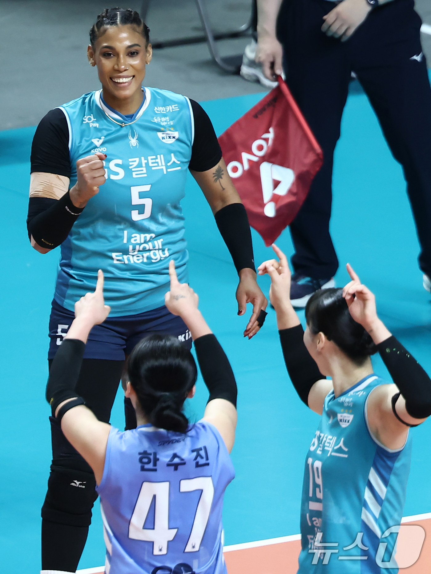 (서울=뉴스1) 김민지 기자 = 5일 오후 서울 중구 장충체육관에서 열린 2025-2026 진에어 V리그 여자부 챔피언결정전 3차전 GS칼텍스와 한국도로공사의 경기, GS칼텍스 지 …