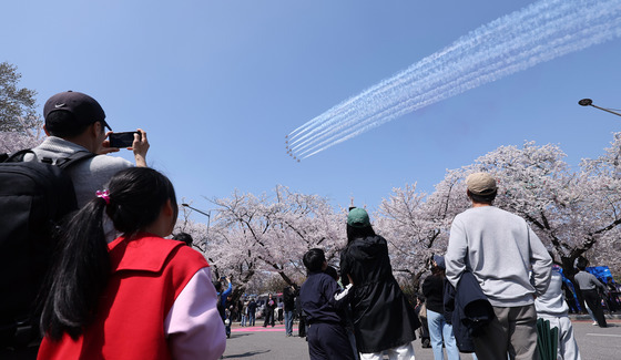 발길 멈추게 만든 블랙이글스