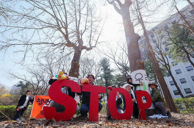 환경단체, 식목일 맞아 나무보호 캠페인