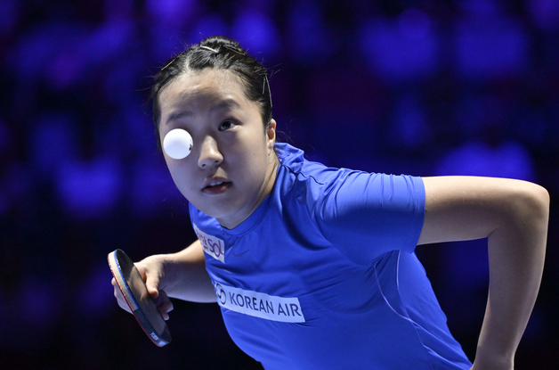 탁구 신유빈, 월드컵 4강서 중국 왕만위에 2-4 패배