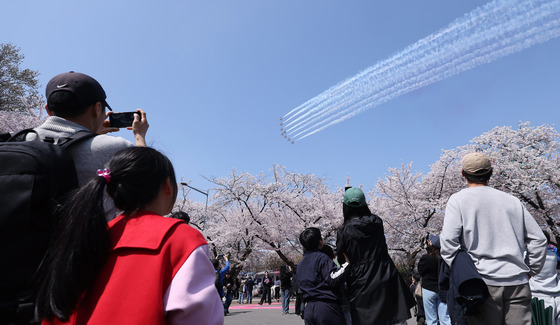 눈길 사로잡는 블랙이글스