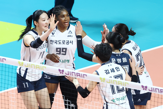 득점 기뻐하는 도로공사