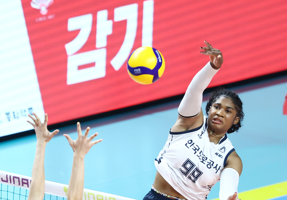 모마, 빈틈을 뚫어라