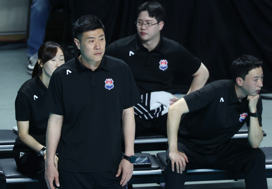 '준우승에 눈물' 김영래 도로공사 대행 "내가 많이 부족했다"