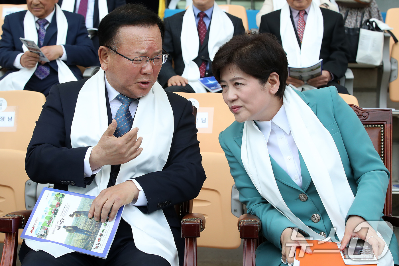 (대구=뉴스1) 공정식 기자 = 6·3 지방선거에서 더불어민주당 후보로 대구시장에 출마하는 김부겸 전 총리와 국민의힘에서 공천 배제(컷오프)된 주호영 국회부의장이 5일 오후 대구 …