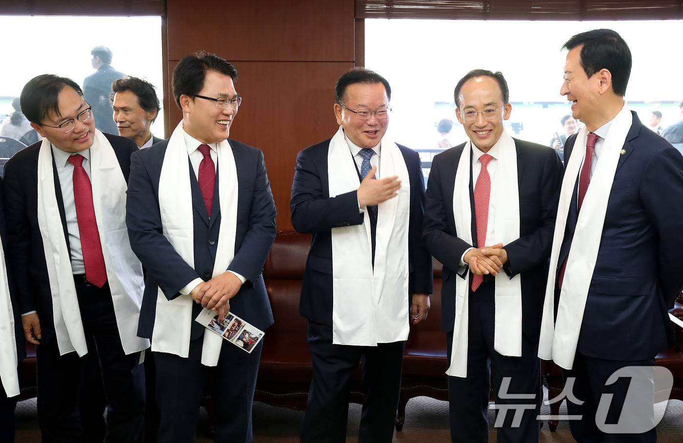 (대구=뉴스1) 공정식 기자 = 5일 오후 대구 수성구 대구스타디움에서 열린 '2026 대구 기독교 부활절 연합예배'에서 6·3 지방선거 더불어민주당 후보로 대구시장에 출마하는 김 …