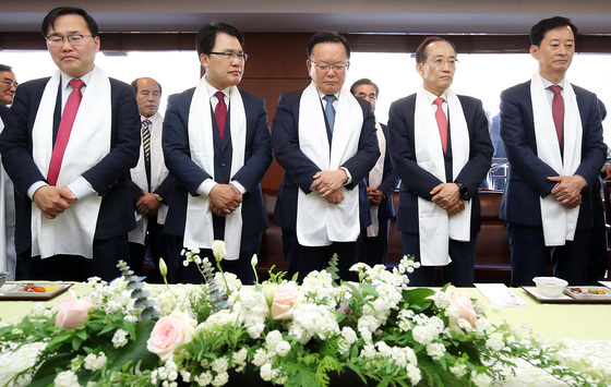 부활절 예배 준비하는 대구시장 예비후보