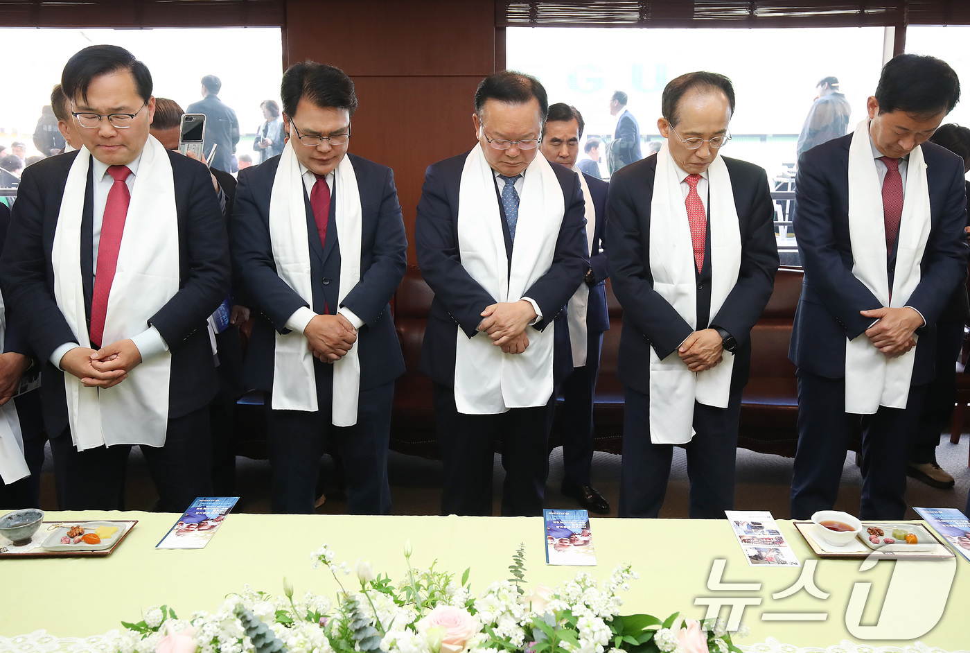 (대구=뉴스1) 공정식 기자 = 5일 오후 대구 수성구 대구스타디움에서 열린 '2026 대구 기독교 부활절 연합예배'에서 6·3 지방선거 더불어민주당 후보로 대구시장에 출마하는 김 …