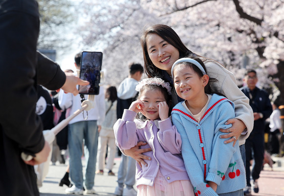 봄날 수줍은 미소