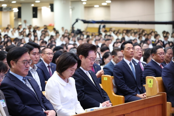 李대통령 내외 부활절 연합예배 참석…"한마음으로 위기 극복"