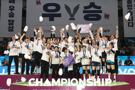 GS칼텍스, 도로공사 꺾고 5년 만에 정상…실바, MVP 수상(종합)